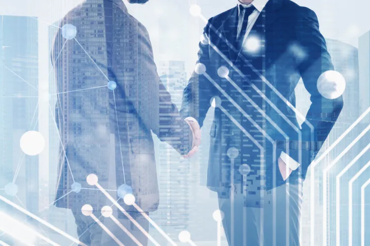 dwaj mężczyźni w geście podania rąk