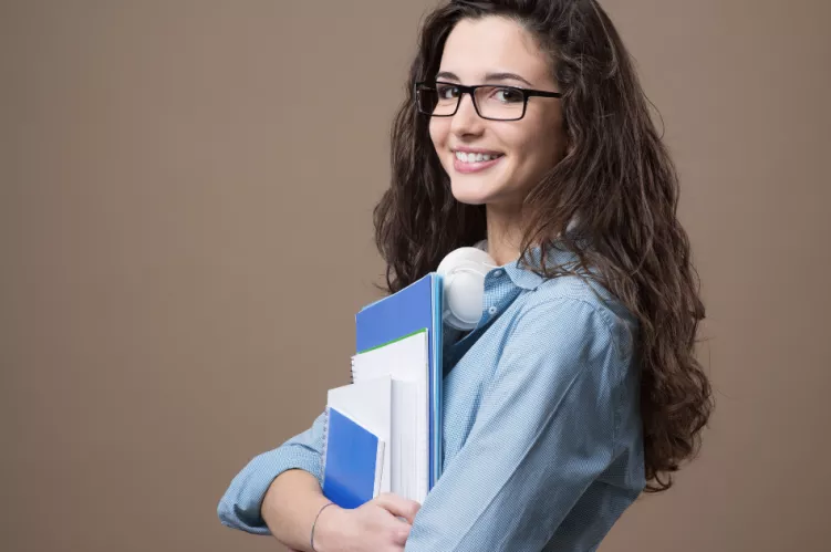 uśmiechnięta studentka