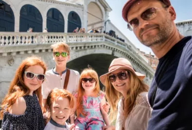 zdjęcie rodziny na wakacjach